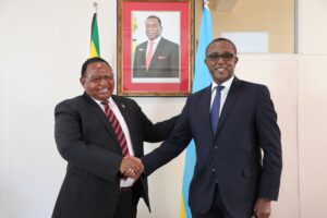 Minisitiri Dr. Biruta mu ruzinduko muri Zimbabwe