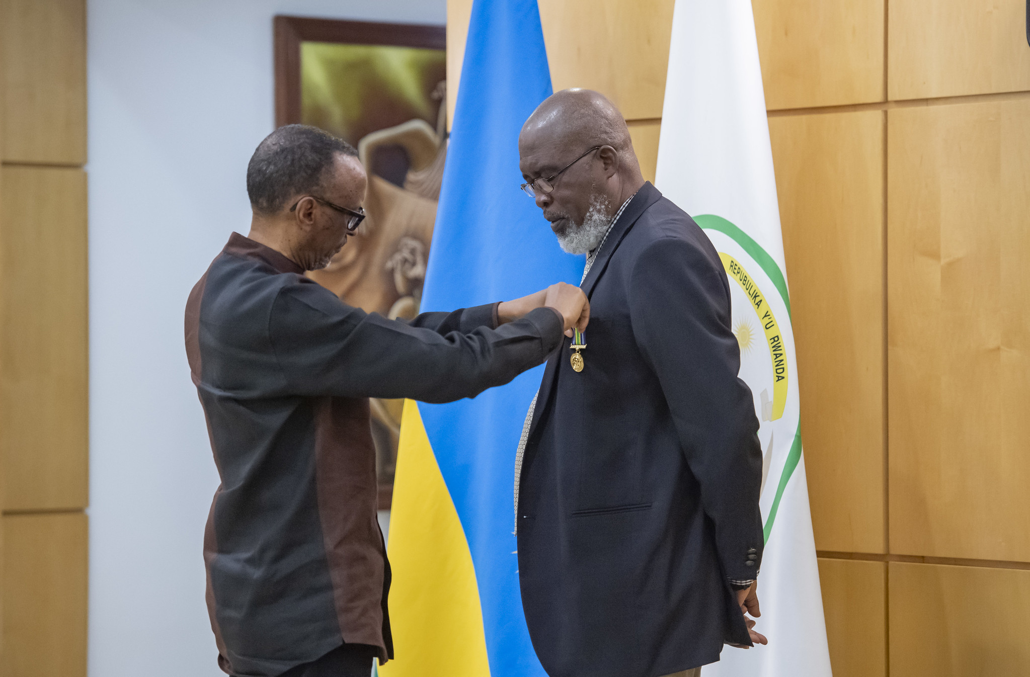 Perezida Kagame yambitse impeta z’ishimwe Abajenerali 2 mu ngabo za Ghana