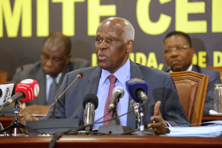 Eduardo dos Santos wayoboye Angola imyaka 38 yishwe n’uburwayi