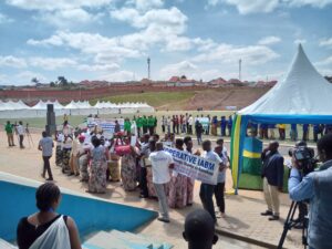 Kwibumbira mu makoperative byatinyuye abagore biteza imbere