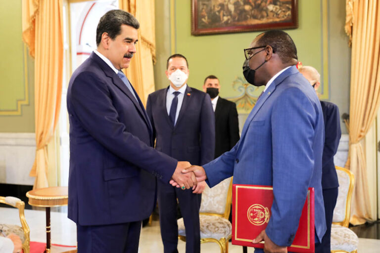 Amb. Gatete yatanze impapuro zo guhagararira u Rwanda muri Venezuela