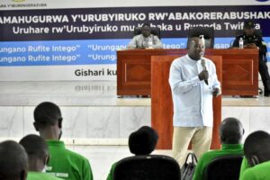 Urubyiruko rufite uruhare rukomeye mu guhindura imibereho y’abaturage- Min Gatabazi