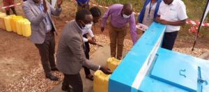 Muhanga: WASAC yashyikirije abarokotse Jenoside amazi meza
