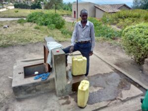 Ruhango: Amazi barimo kwegerezwa azakemura ikibazo cy’inzoka zo mu nda