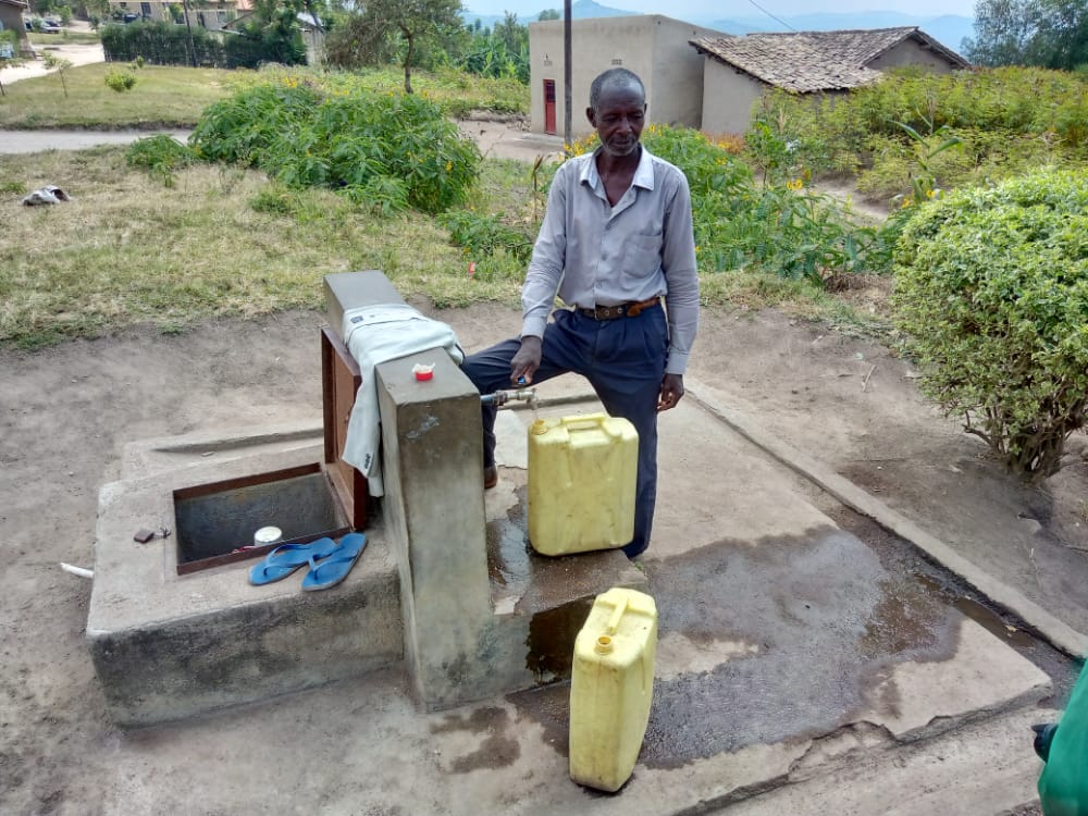 Ruhango: Amazi barimo kwegerezwa azakemura ikibazo cy’inzoka zo mu nda
