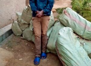 Nyagatare: Yafashwe amaze kwambutsa amabalo 10 y’imyenda ya caguwa