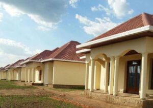 Inzu ziciriritse zikenewe na benshi mu Rwanda ziracyari nke