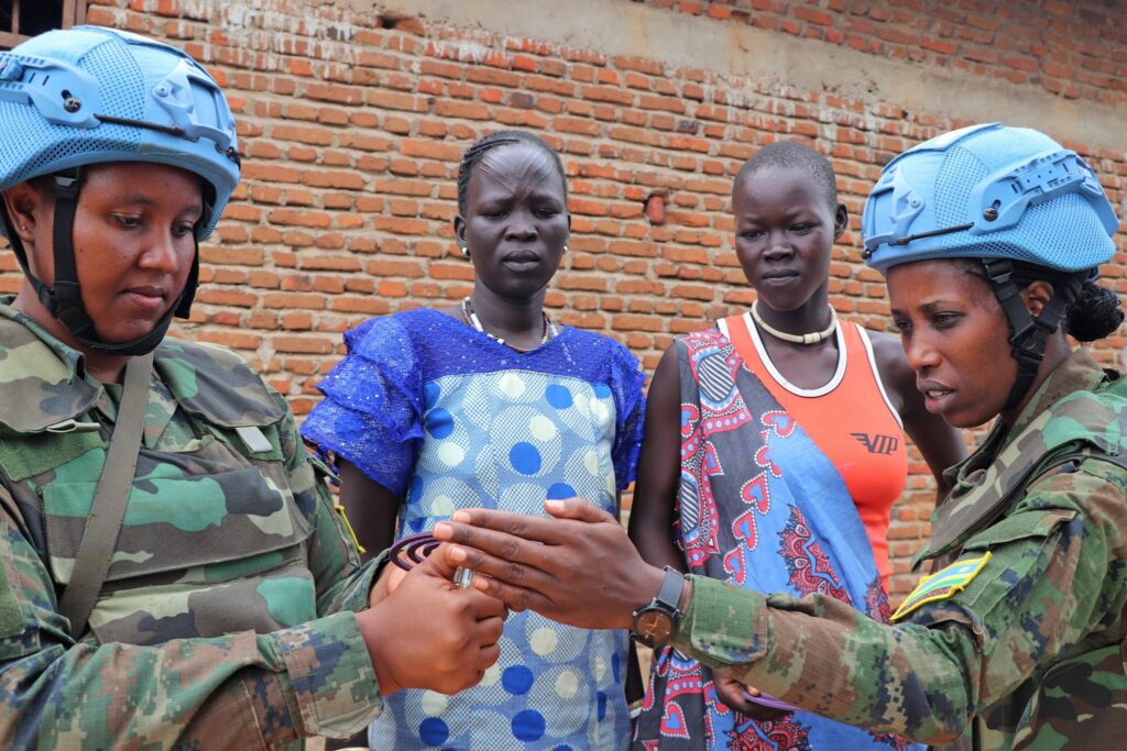 Abasirikare ba RDF b’abagore muri UNMISS bigishije abagore kwirinda malariya