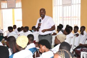 Iyo uhaye umuntu ubumenyi uba umuhaye akazi – Meya Gasana