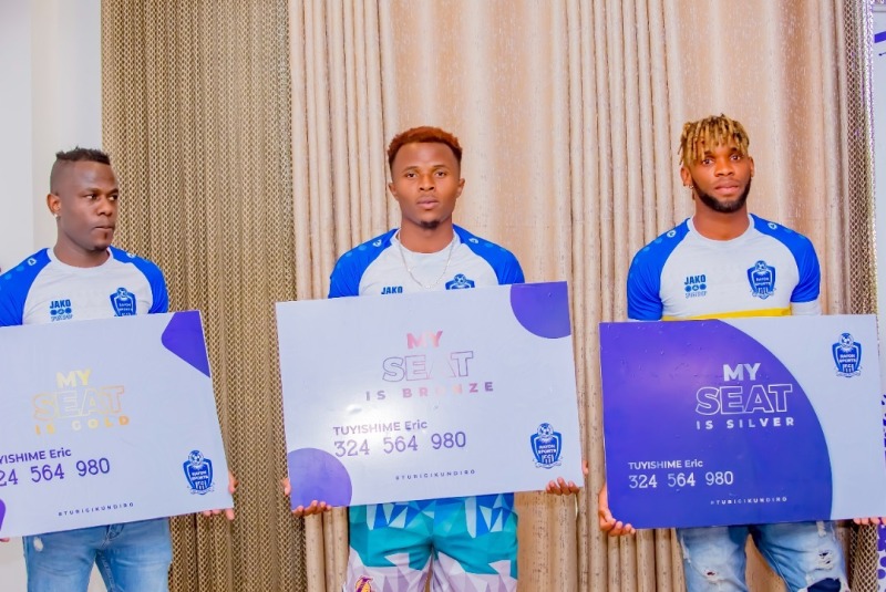 Ikipe ya Rayon Sports yamuritse itike y’umwaka wose n’amakarita y’ubunyamuryango