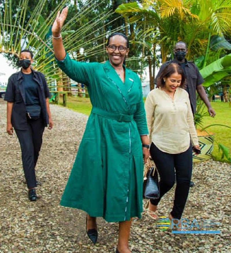 Jeannette Kagame yitabiriye Umuhango wo Kwita Izina abana b’ingagi