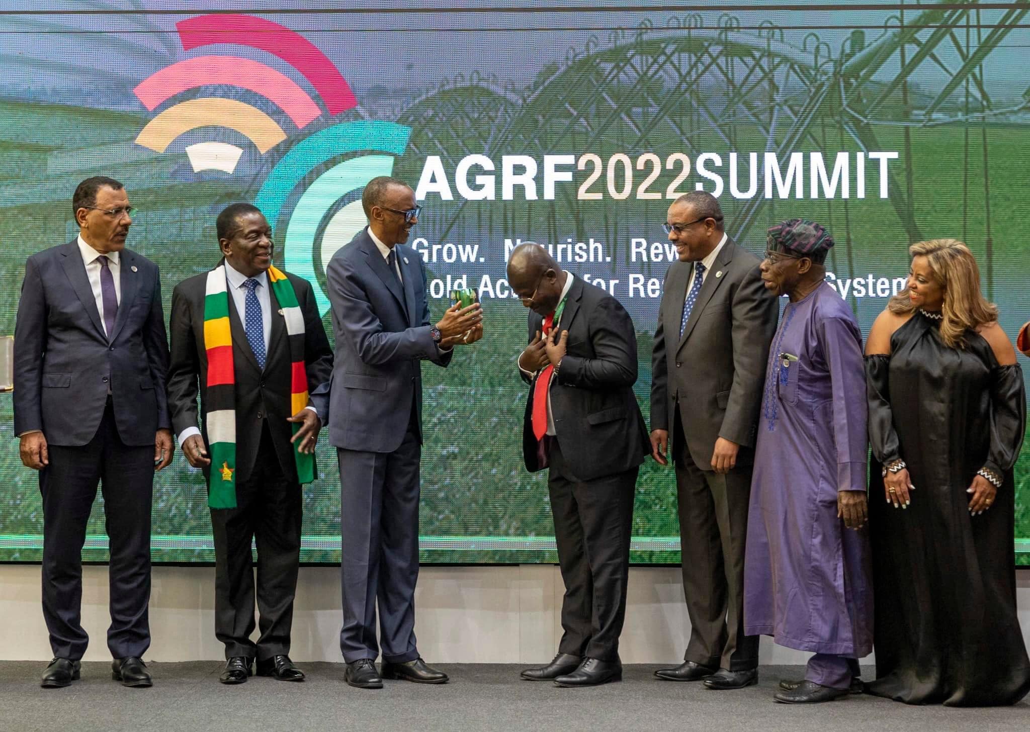 Perezida Kagame yashimiye Obasanjo mu nama ya AGRF2022