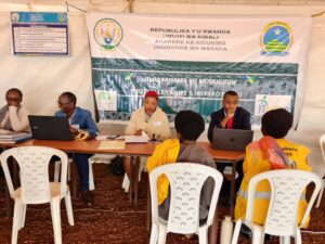 Kicukiro: Abaturage barimo guhererwa serivisi muri gare