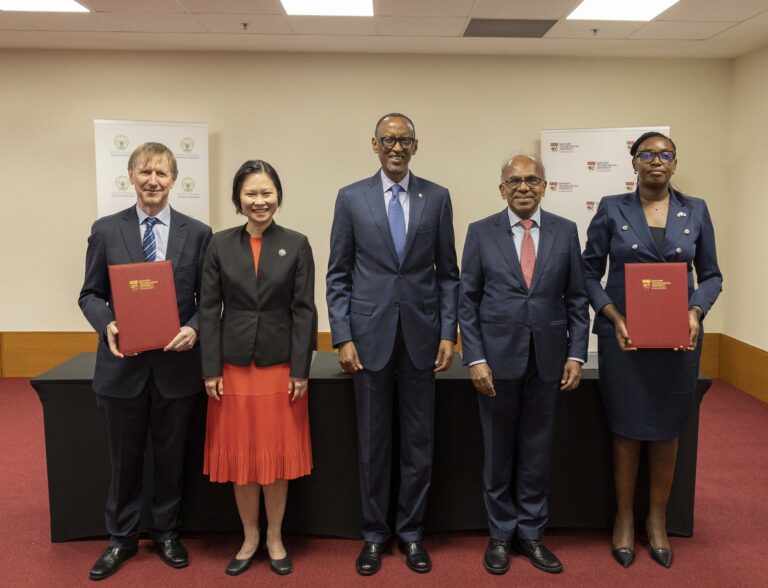 Abanyarwanda bemerewe kwiga muri Kaminuza ikomeye muri Singapore