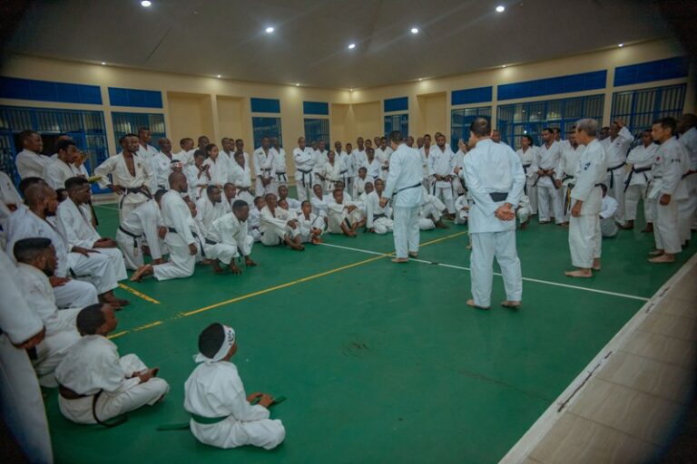 Karate: Abatoza b’inzobere bavuye mu Buyapani barimo guha ubumenyi abakina uyu mukino