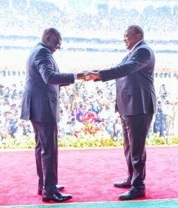 Perezida Kagame yashimiye Uhuru na Ruto basimburanye mu mahoro