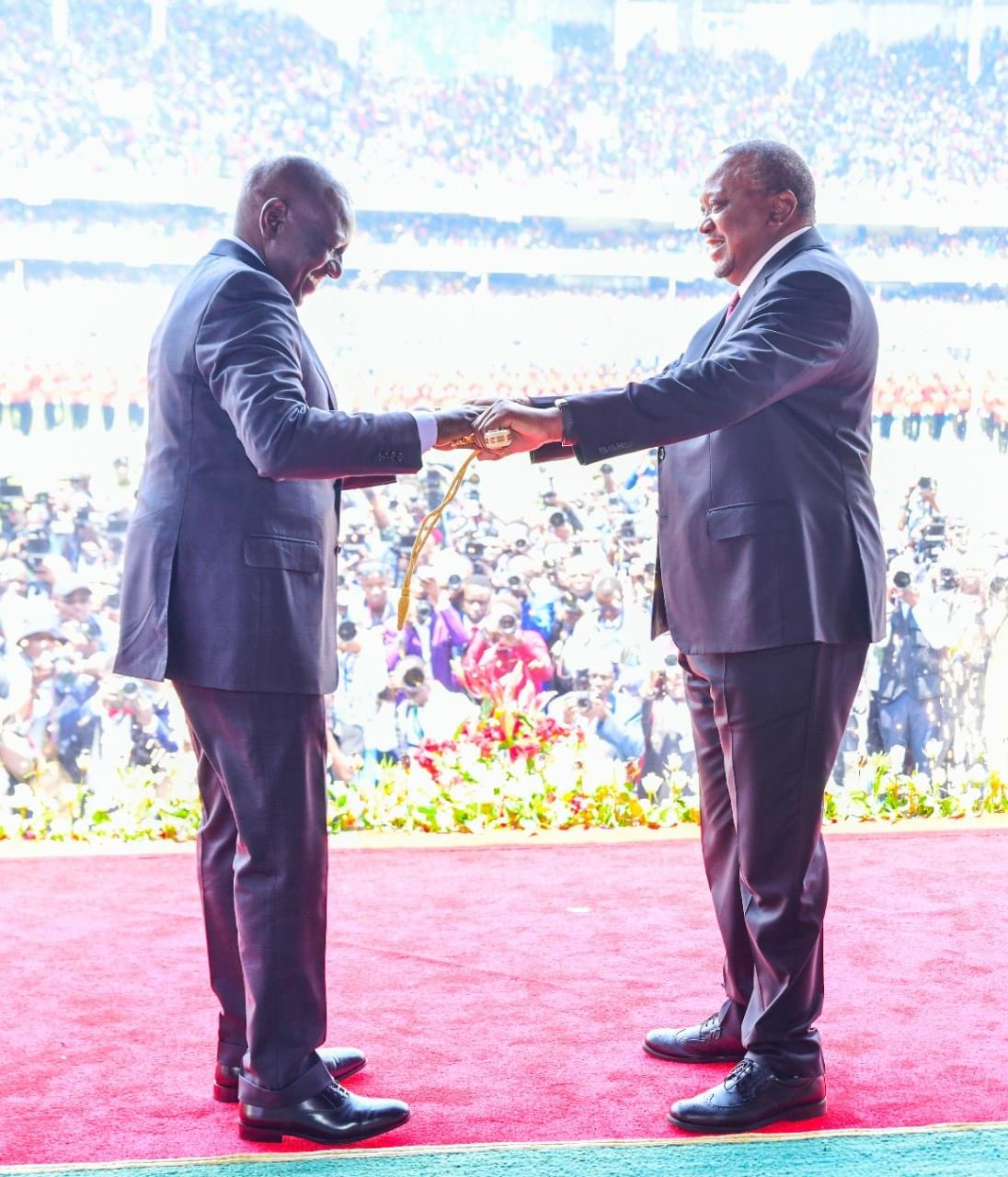 Perezida Kagame yashimiye Uhuru na Ruto basimburanye mu mahoro