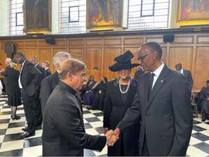 Perezida Kagame yahuye na Minisitiri w’Intebe wa Pakistan