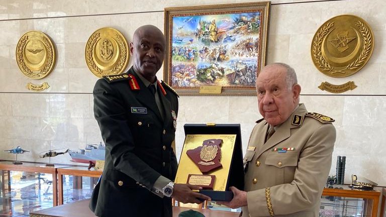 Gen. Kazura mu ruzinduko rw’akazi muri Algeria