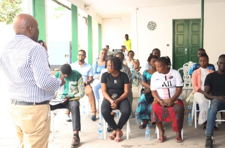 Urubyiruko rw’u Rwanda rwabaye impunzi i Brazzaville rurimo kwigishwa