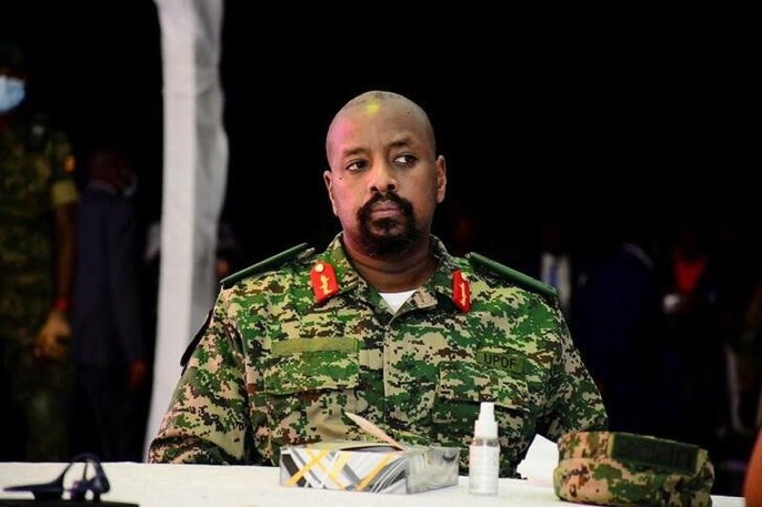Gen. Kainerugaba ntakiri Umugaba w’Ingabo za Uganda zirwanira ku butaka