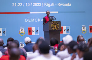 Ntibisanzwe ko abayobozi bahora mu mafuti gusa- Perezida Kagame