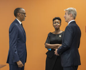 Perezida Kagame arafungura Inama yiga ku itumanaho rya telefoni