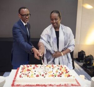 Uri impano kuri twese- Jeannette Kagame yifuriza isabukuru nziza umugabo we 