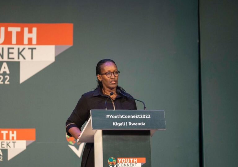 Ntiwatandukanya serivisi z’ubuzima bw’imyororokere n’ubwo mu mutwe- Jeannette Kagame