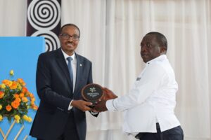 Minisitiri w’Ingabo yasabye abikorera gukora ibiteza imbere u Rwanda  