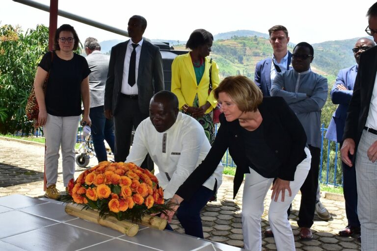 Isomo intumwa za Rhenanie Palatinat zigiye ku banyeshuri b’i Nyange