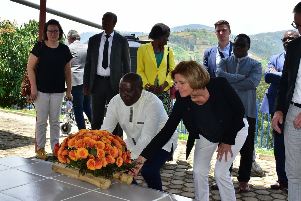 Isomo intumwa za Rhenanie Palatinat zigiye ku banyeshuri b’i Nyange