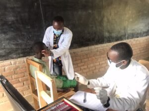 Iburengerazuba: Hatangijwe umushinga wita ku buvuzi bw’amaso ku bana