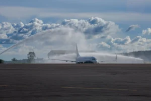 Indege ya mbere y’imizigo ya RwandAir yageze mu Rwanda