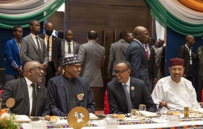 Perezida Kagame yitabiriye Inama idasanzwe ya AU muri Niger