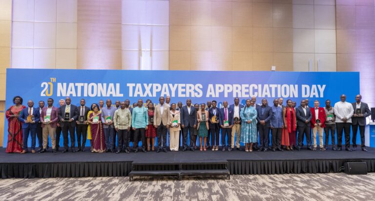 Perezida Kagame yashimiye abasora bazamuye ubukungu bw’u Rwanda
