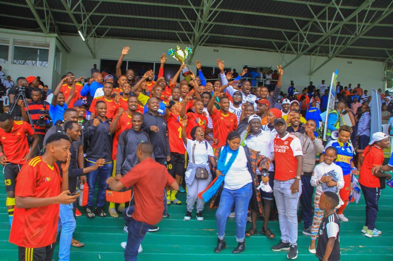 Imikino y’Abakozi: Amakipe yitwaye neza yahawe ibihembo