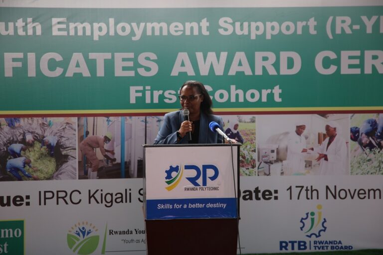 Dr Mukeshimana yagaragaje ubuhinzi n’ubworozi nk’umwuga w’ibihe byose