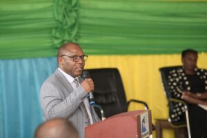 Kudakemura ibibazo by’umuturage ku gihe ni ukubura ubushake- Min. Musabyimana