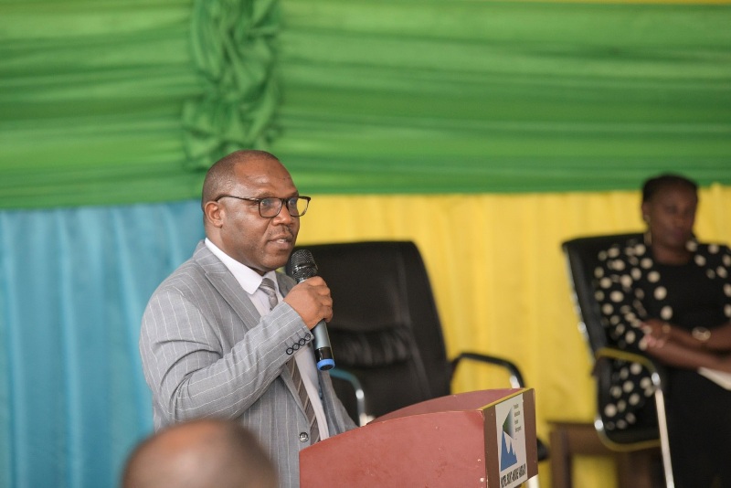 Kudakemura ibibazo by’umuturage ku gihe ni ukubura ubushake- Min. Musabyimana