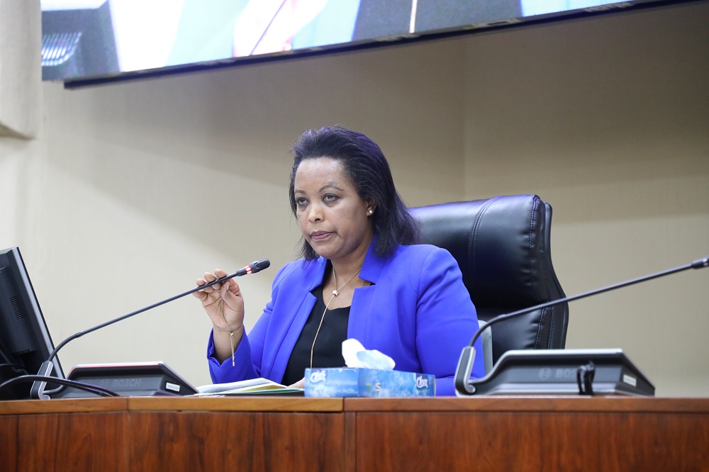 Senateri Nyirasafari ni we wabaye Perezida wa Sena by’agateganyo