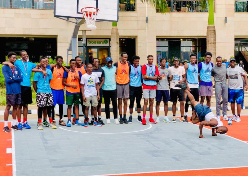 Gikondo Bulls na ESB Kamonyi zegukanye “3×3 Car Free Day Basketball Tournament”