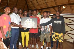 Abarerewe muri Heroes FC  bahaye impano ubuyobozi bw’iyi kipe