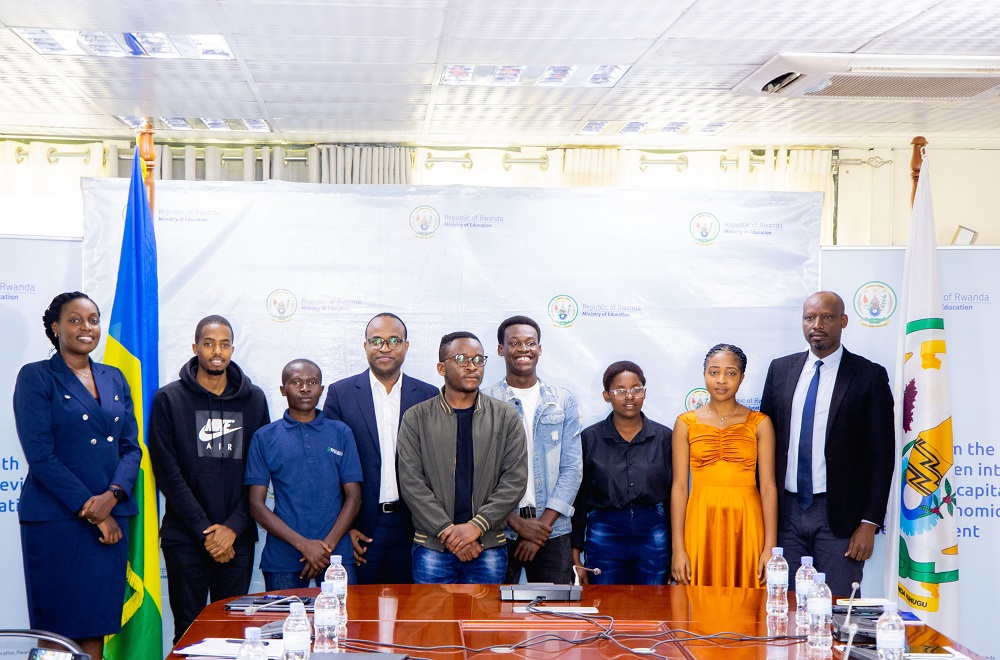 Amashuri yo mu Ntara yanikiye ay’i Kigali mu bizamini bya Leta