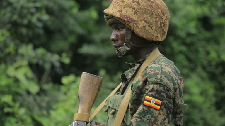 Umusirikare wa Uganda yishe arashe bagenzi be 3 muri Somalia