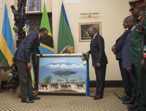 Hari abazishyura miliyoni 40 Frw mu guhemba Perezida Kagame na Magufuli