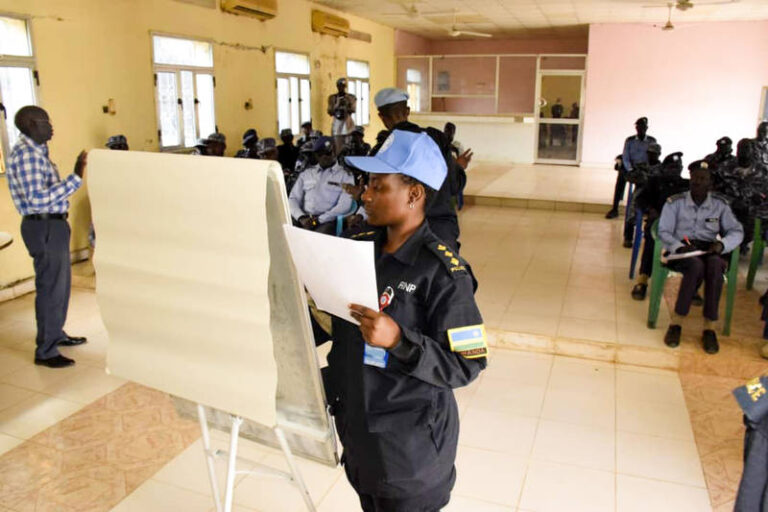 Abapolisi b’u Rwanda bahuguye aba Sudani y’Epfo