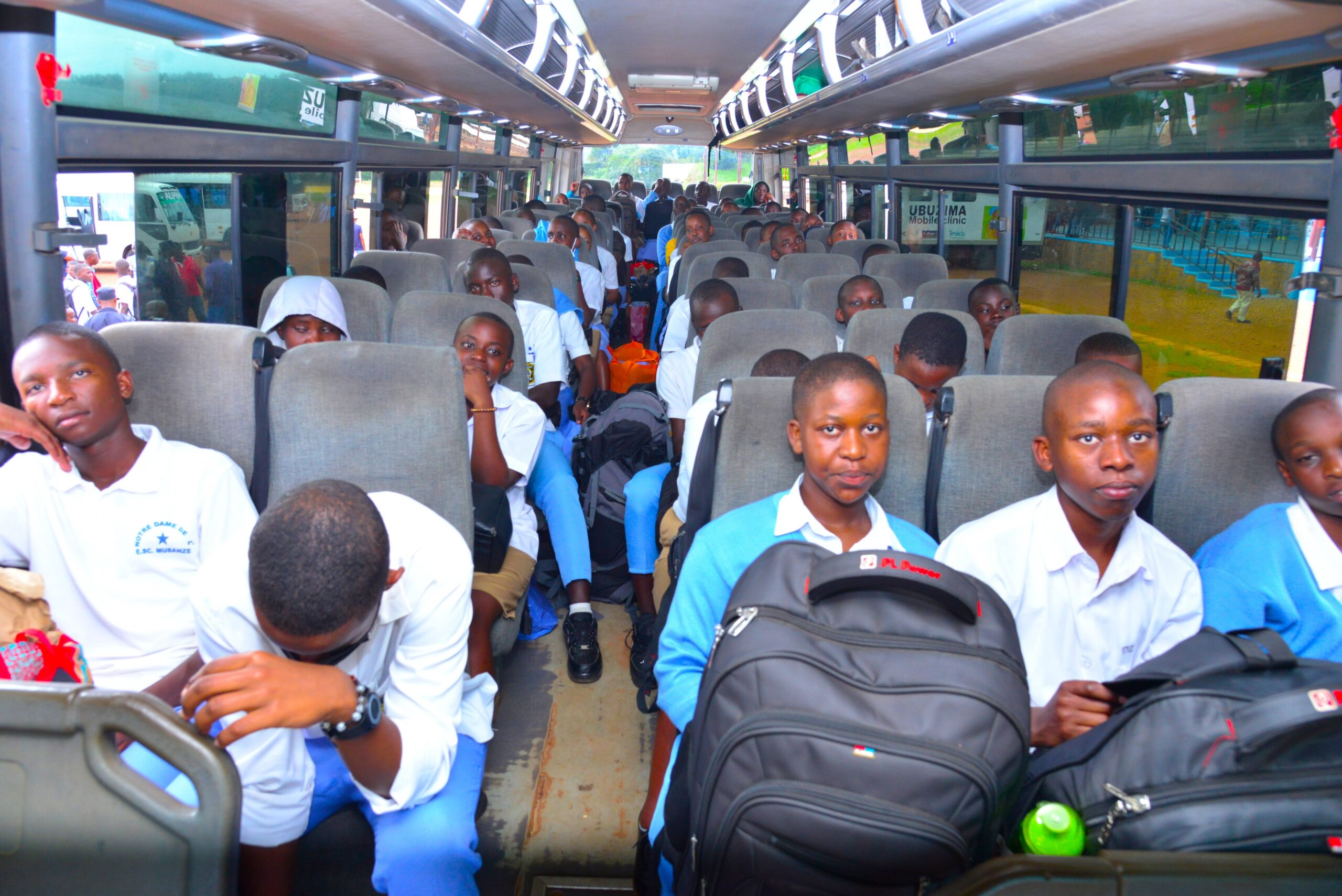 Abanyeshuri biga bacumbikirwa batangiye gusubira ku mashuri