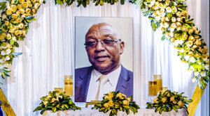 Perezida Kagame yihanganishije umuryango wa Prof. Mbanda