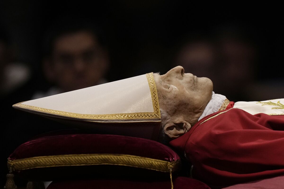 Abasaga 60,000 baje kunamira Papa Benedigito wa XVI